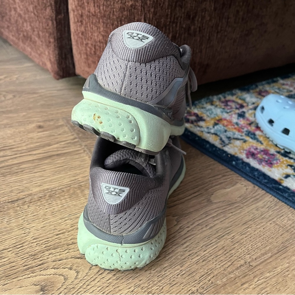 Pair of Brooks Women's GTS ADRENALINE 20 Shoes - Picture 10 of 14